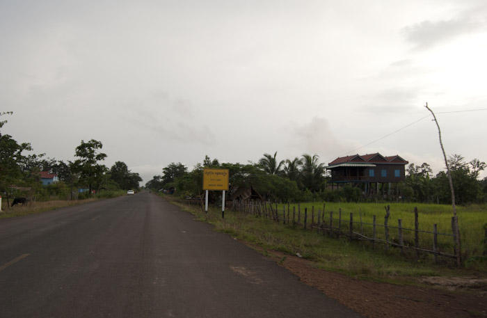 house by road to Anlong Veng