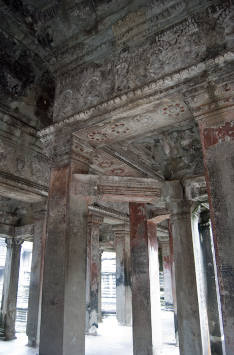 interior painted pillars