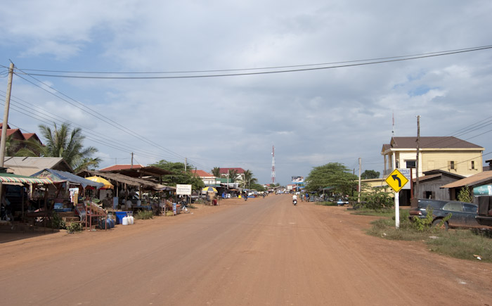 Anlong Veng main road, arriving from the south